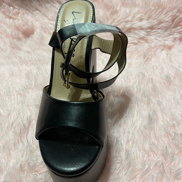 Lemon Drop by Privileged
Black Taga Platform Heels
Size 6.5 - Picture 8 of 8